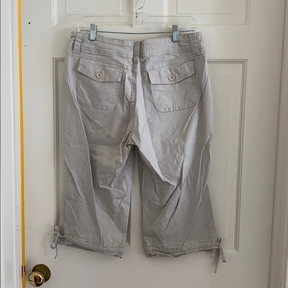 Lightly used gloria Vanderbilt craft Capri pants - Picture 3 of 3